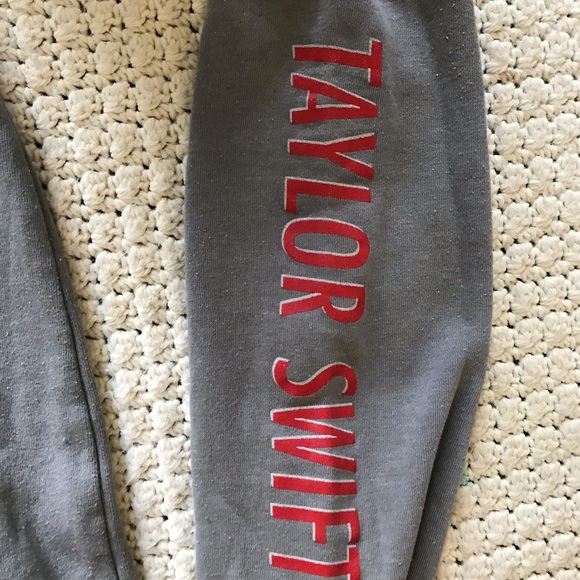 Vintage 2012 Taylor Swift long sleeve shirt - Picture 3 of 4